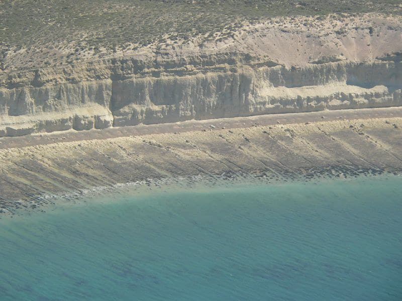 Playa y acantilados