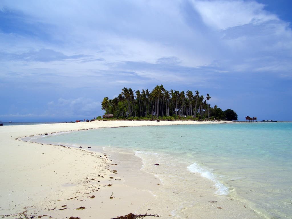 Sibuan Island Beach — photo by wwarby