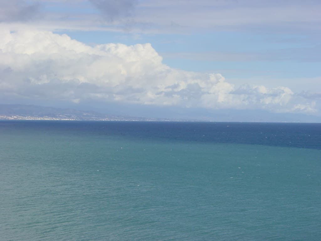 Playa de Torre del Mar — photo by Allie_Caulfield