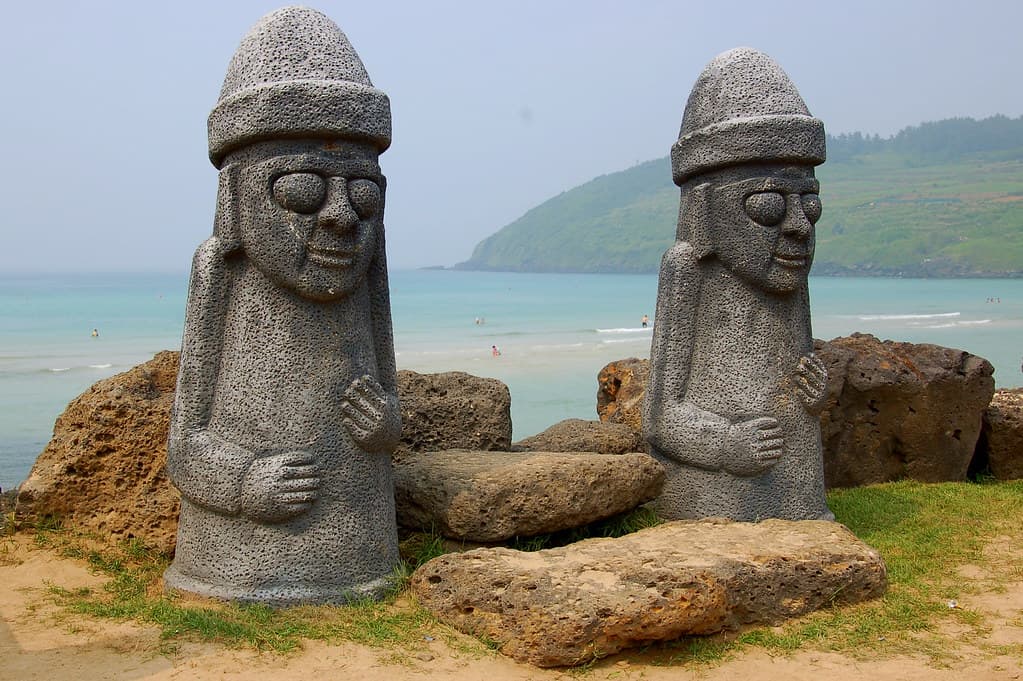 Estatuas en Hamdeok Beach