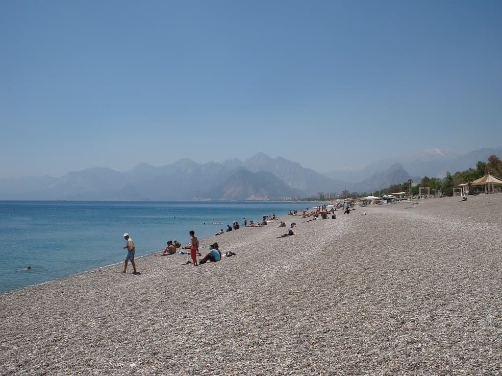 Konyaaltı Beach — photo by elmada