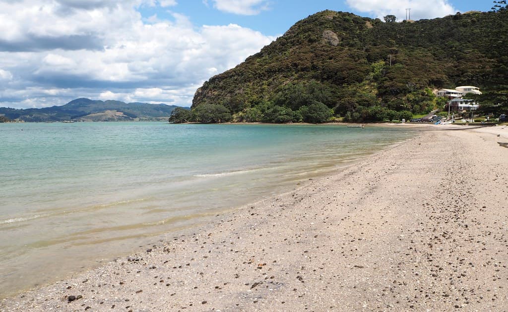 Waitete Bay Beach — photo by foilman