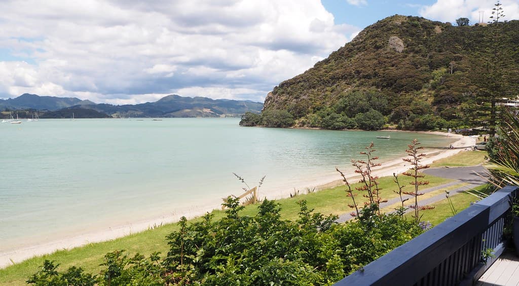 Waitete Bay Beach — photo by foilman