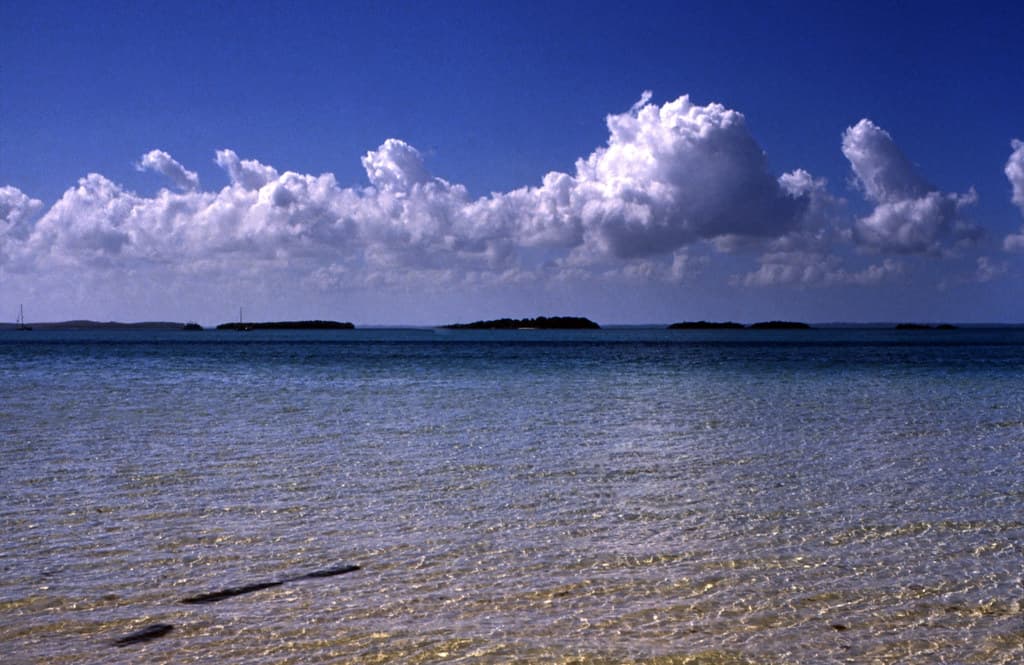 Man-O-War Cay Beach — photo by Rüdiger Stehn