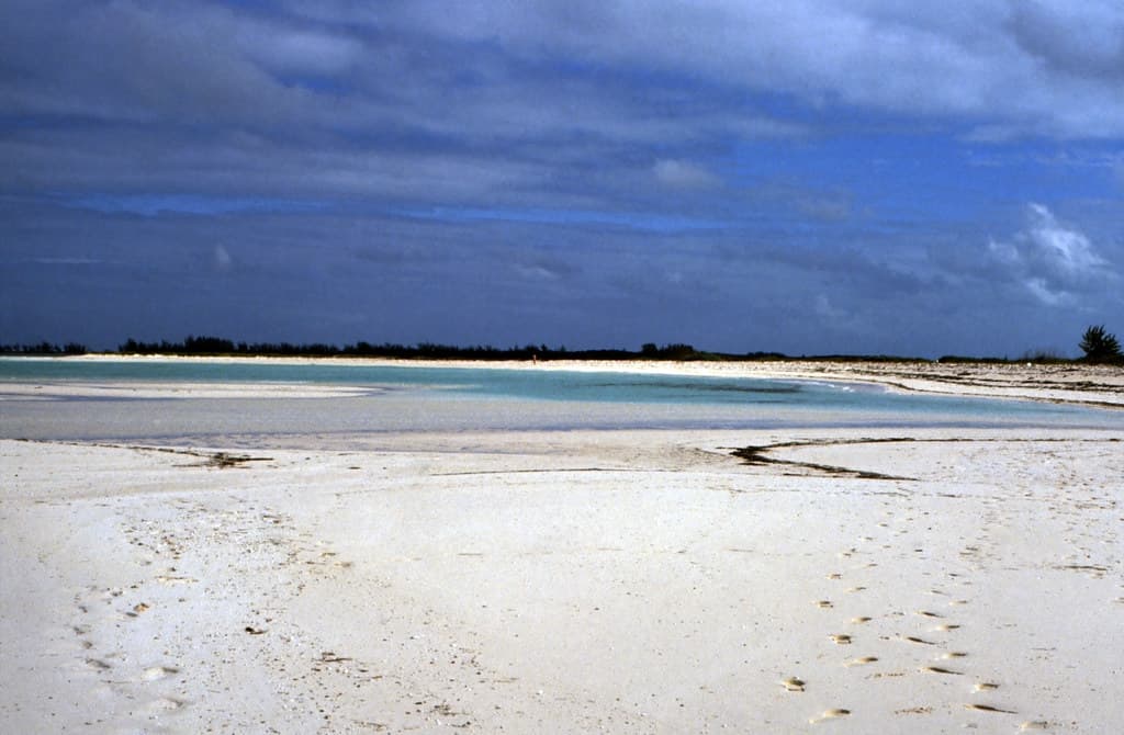 Bita Bay Beach — photo by Rüdiger Stehn