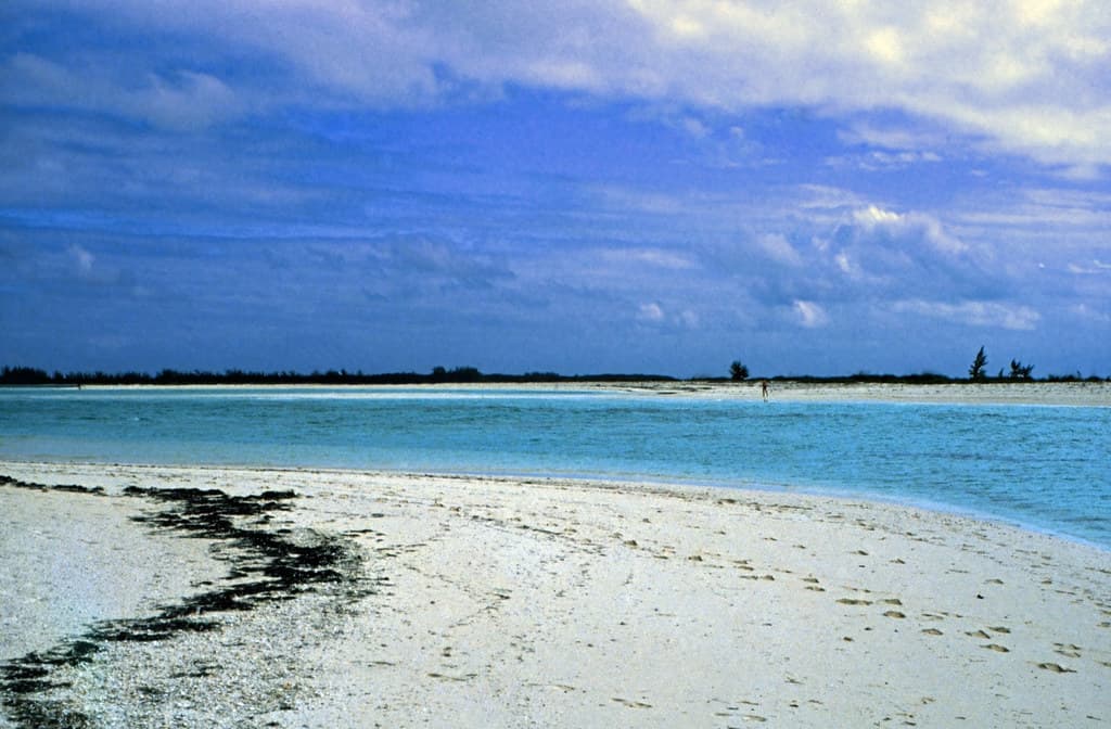 Bita Bay Beach — photo by Rüdiger Stehn