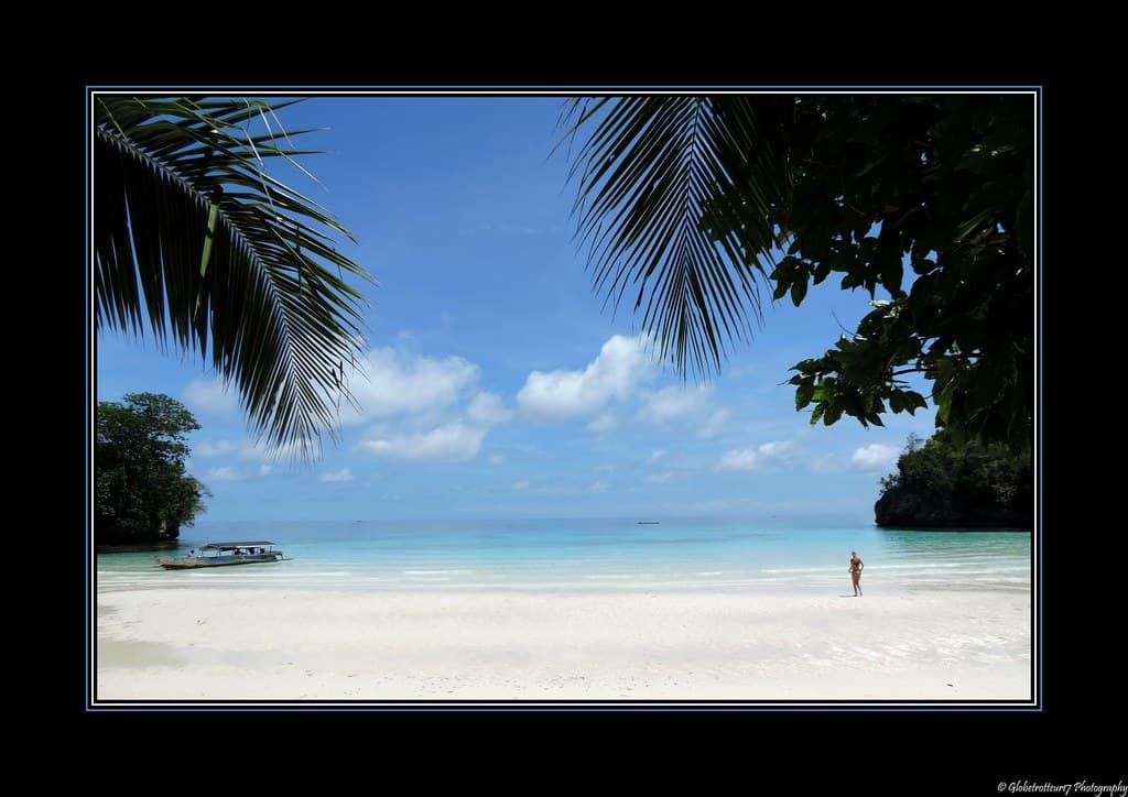 La plage du Sera Beach Cottages- Ile de Malenge- Les Togian- Sulawesi- Indonésie- Indonesia