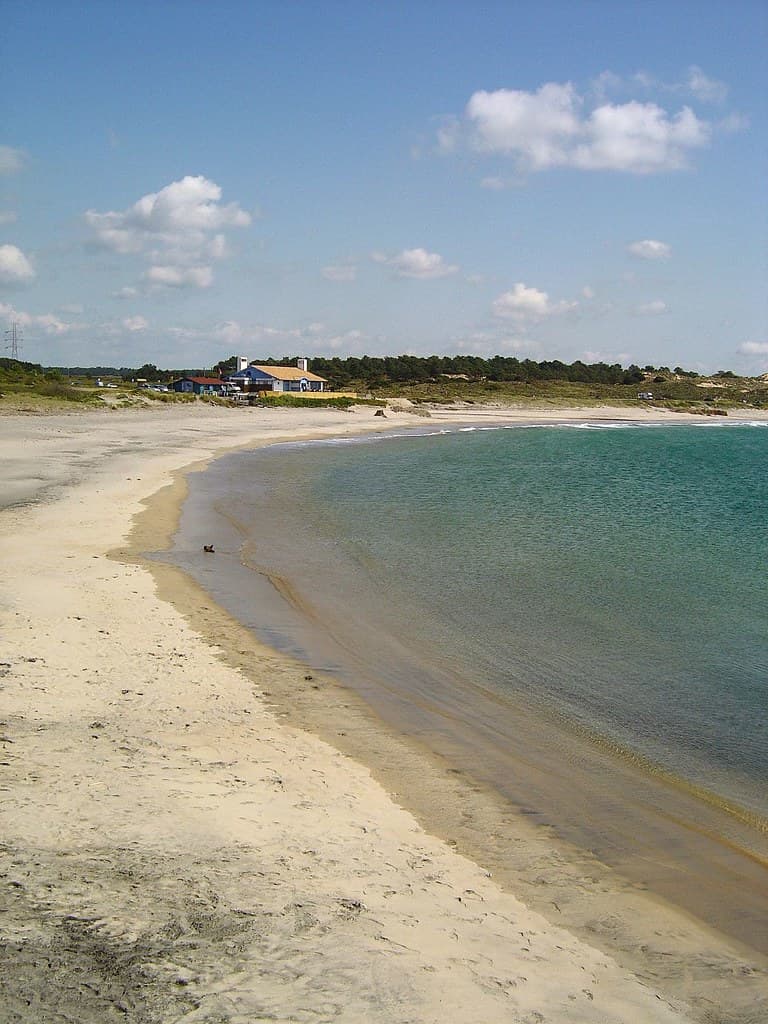 São Torpes Hidden Bay — photo by Portuguese_eyes