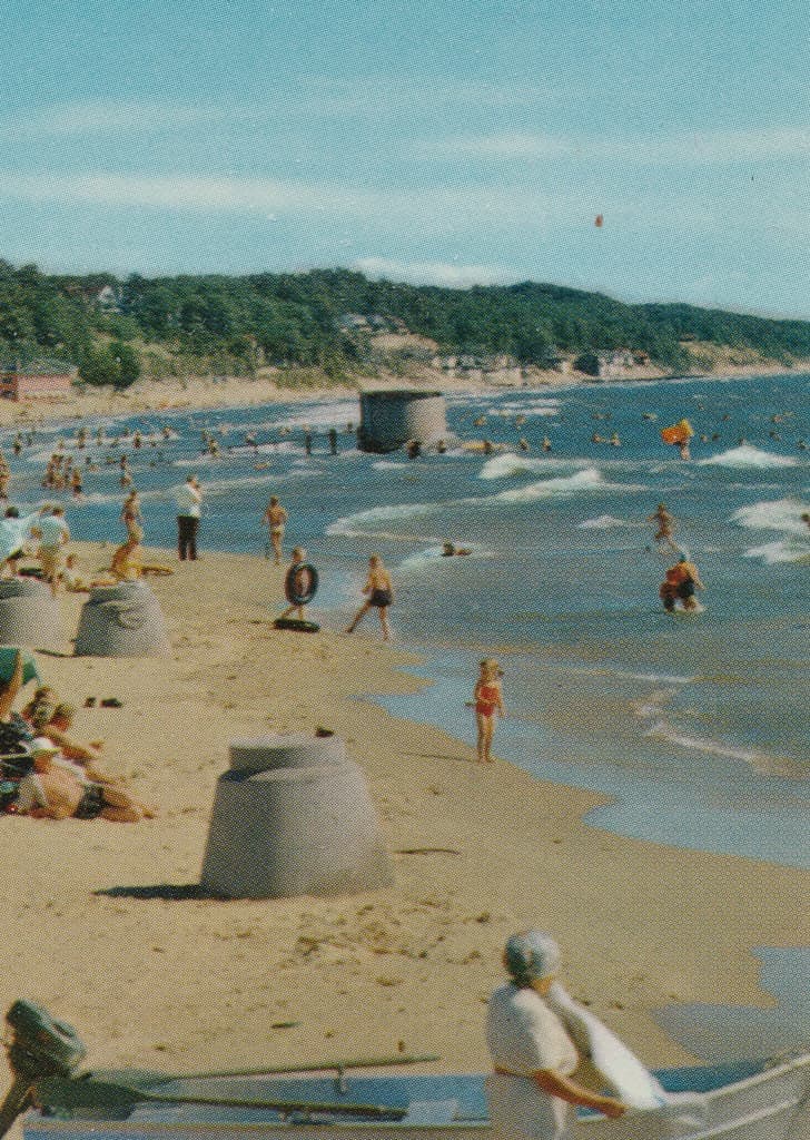 SW Grand Haven MI 1950s STATE PARK Beauties BEACH BABES & FAMILY FUN on the State Park Beach looking South HIGHLAND PARK BEACH would be further South beyond the Park3