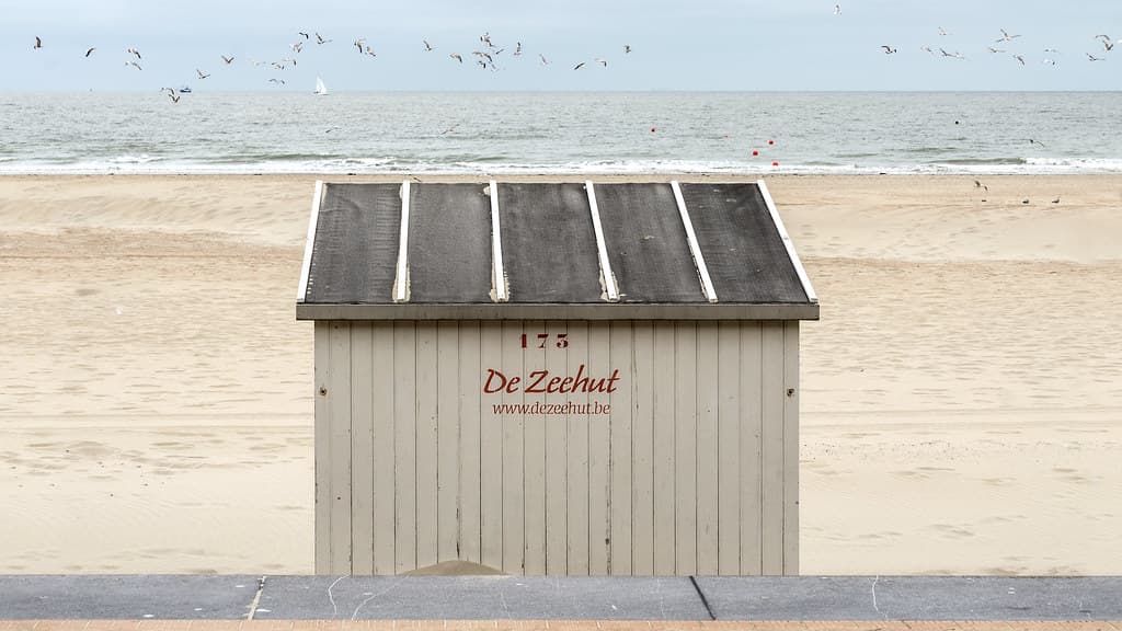 Oostende Beach — photo by rey perezoso