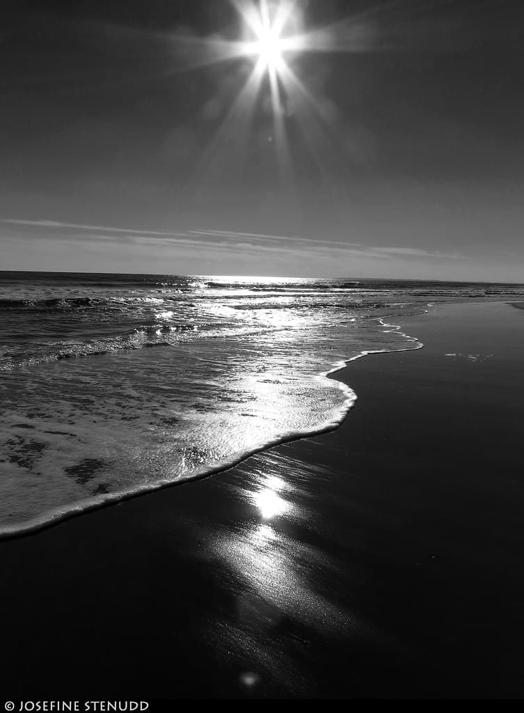 20170101_16k Sun over sandy beach | Rockaway Park, New York City | (Maybe I will bother to UN-TILT IT sometime... or not, because I would have to crop stuff :/ )