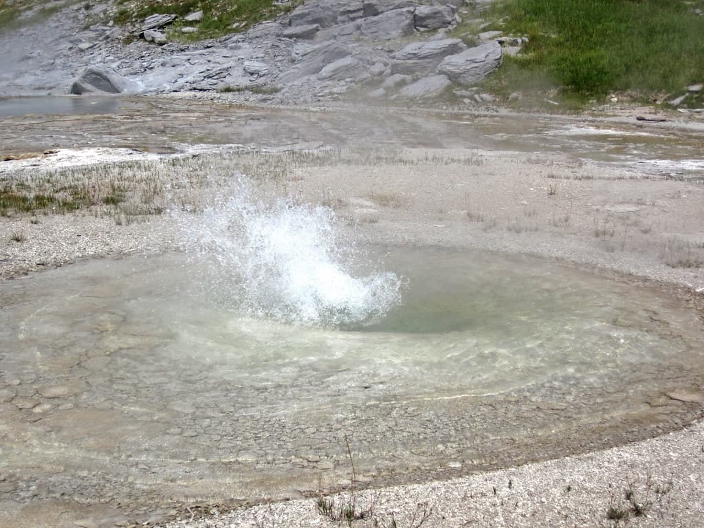 West Triplet Geyser in eruption (2:22 PM-on, 2 August 2018) 4