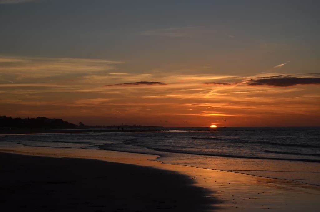 Playa de la Calzada — photo by Trix: Pierre qui roule .......