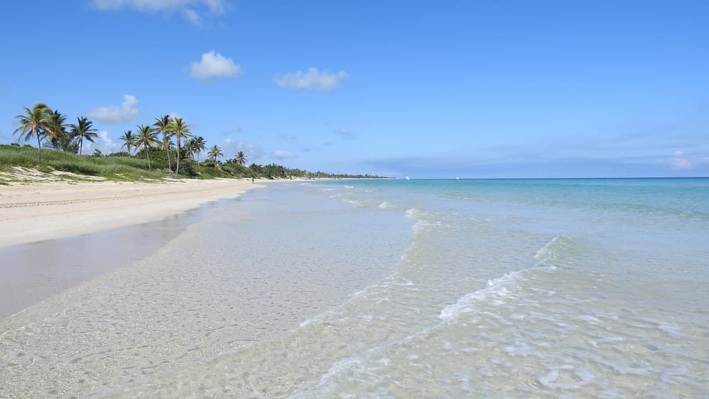 Playa Guanabo Este — photo by Dennis S. Hurd