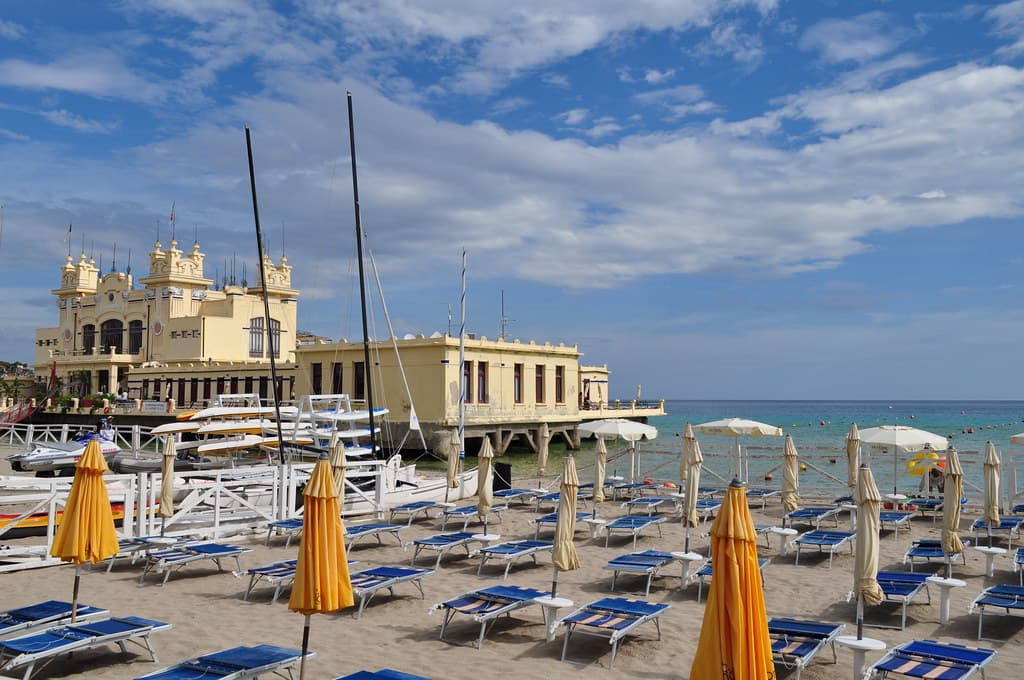Isola delle Femmine Beach
