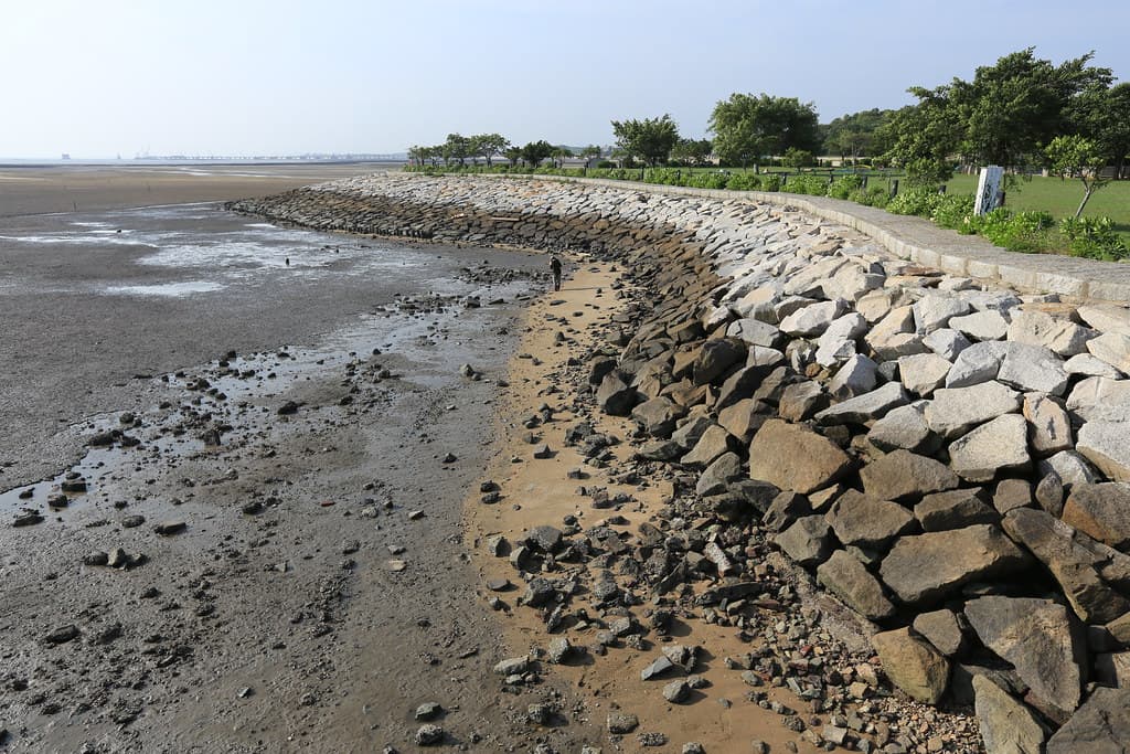 Shuitou Beach — photo by 柯金源 Ke Chin-Yuan