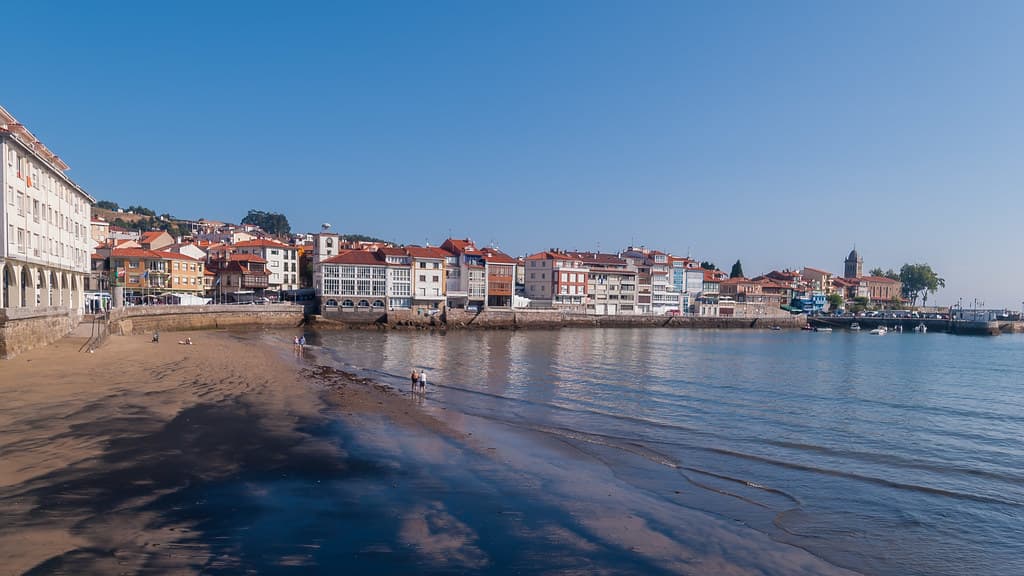 Playa de Moniello — photo by https://500px.com/p/oscarfhevia