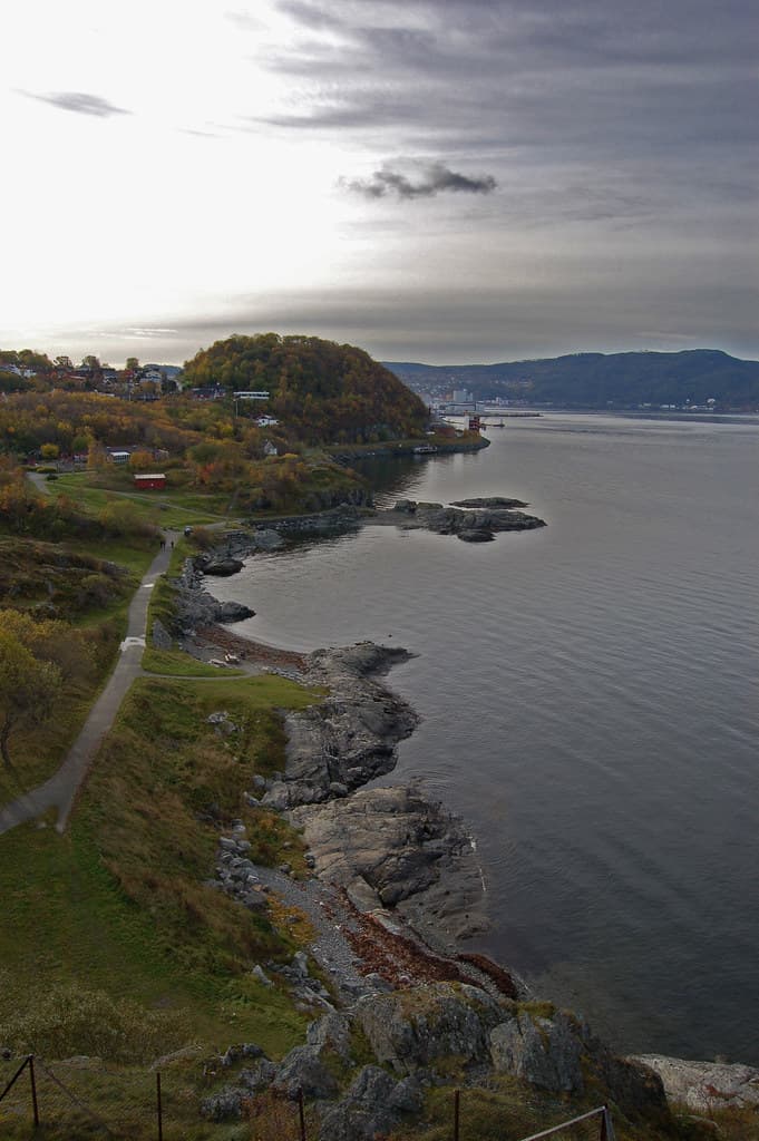 Væretrøa Shore Beach