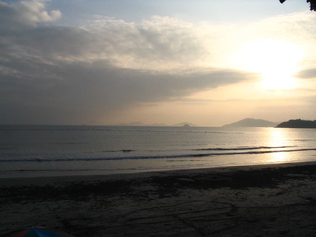 Nim Shue Wan Beach — photo by minghong