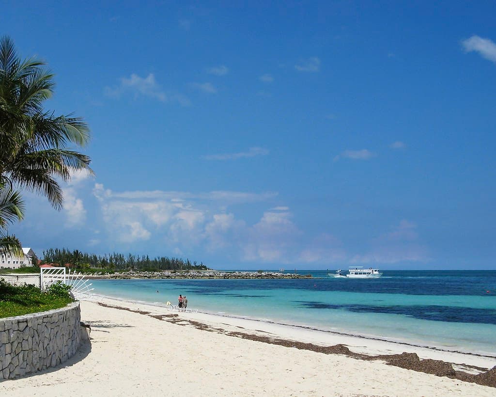 Lucaya Beach — photo by mark_mark