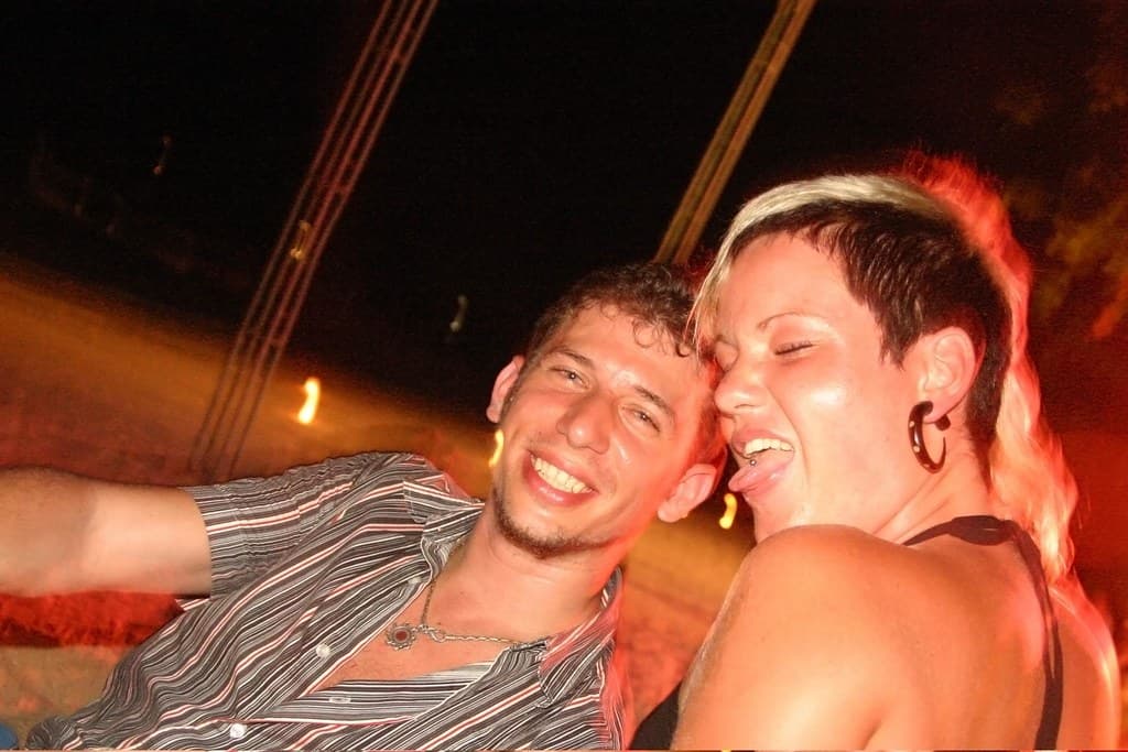 1034-Thailand-Ko Phi Phi (Hin Kohm Beach-Hippies Bar)