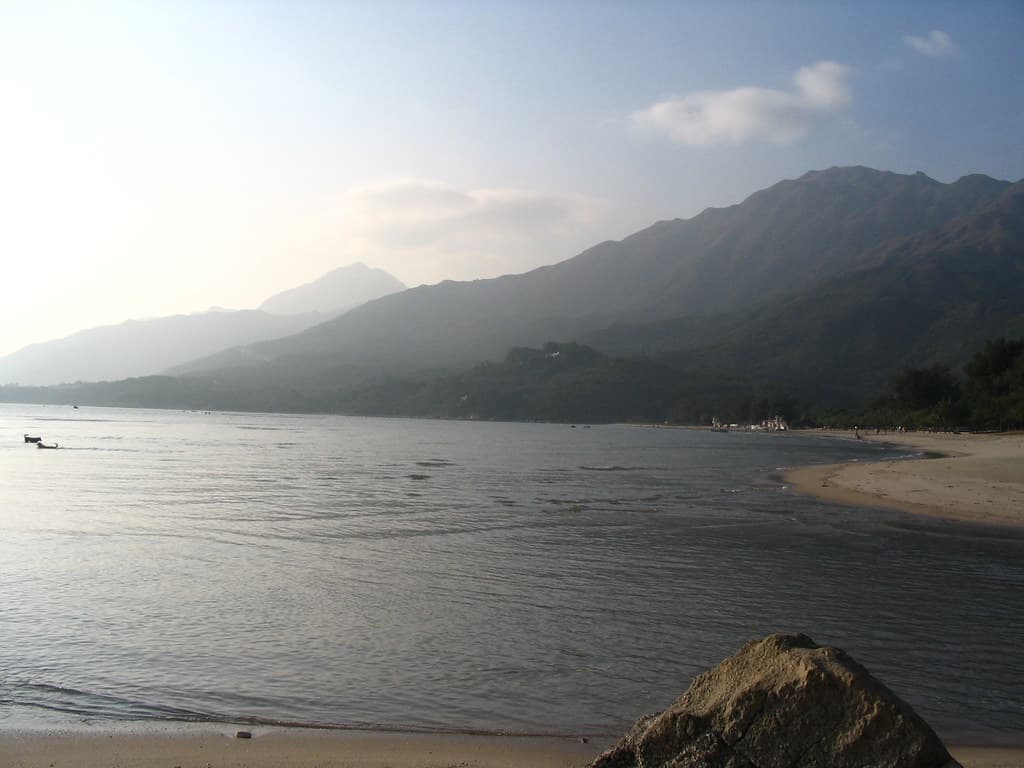 Nim Shue Wan Beach — photo by minghong
