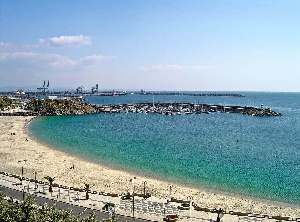 São Torpes Hidden Bay — photo by Portuguese_eyes