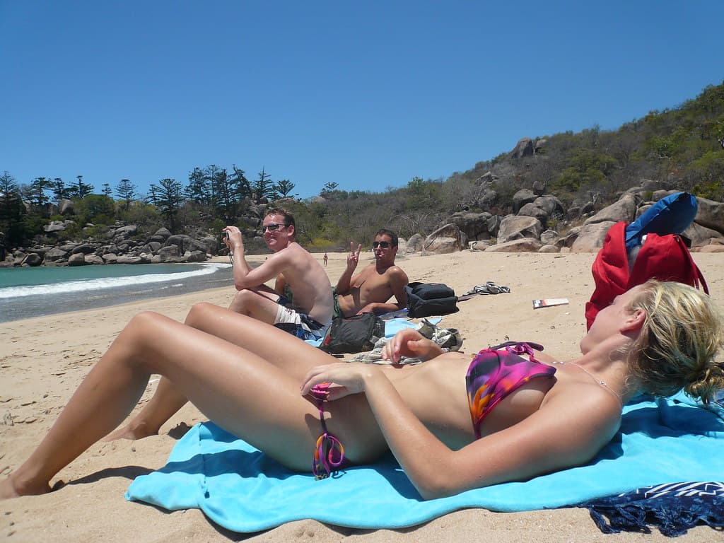 Magnetic Island - Balding Bay with Tanja, Rob, Daan & naked guy