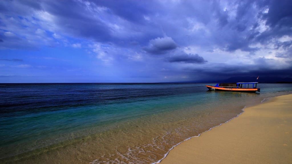 Deep Blue Sky, Gili Meno Lombok Indonesia