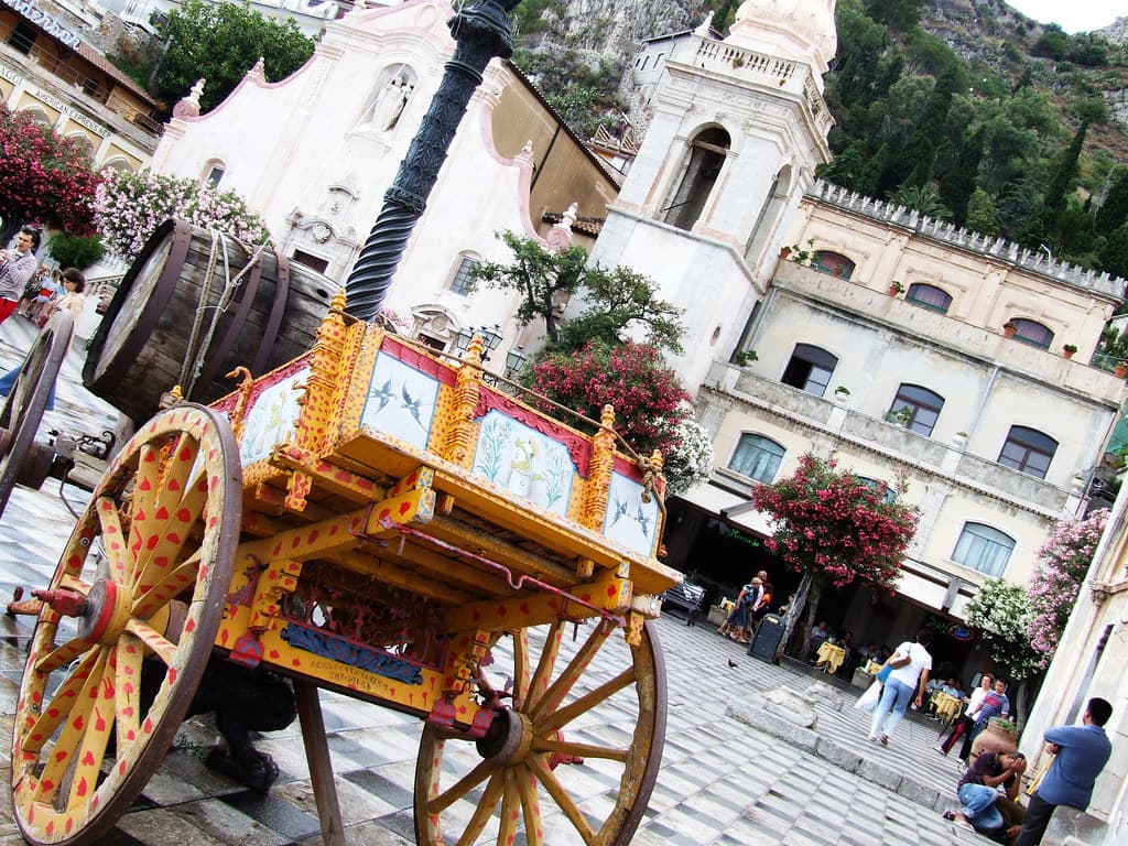 Piazza Chiesa San Giusseppe-Taormina-Sicilia-Italy - Creative Commons by gnuckx