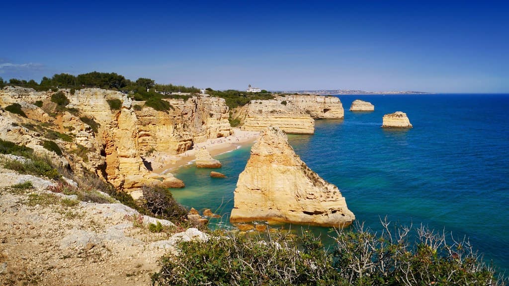 Praia de Benagil — photo by Cycling Man