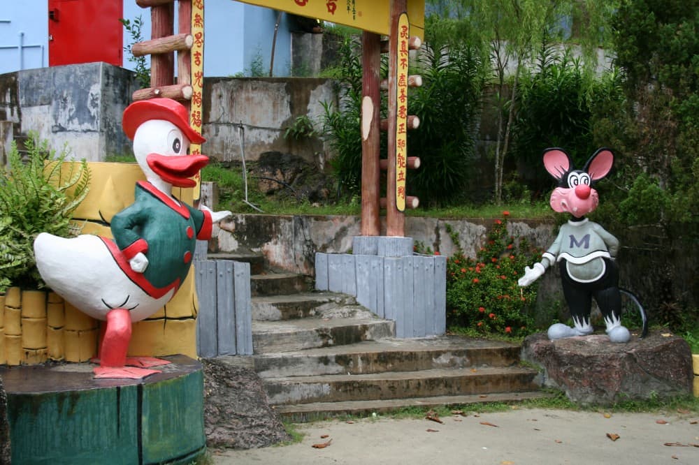 Crazy temple in Coral Bay beach