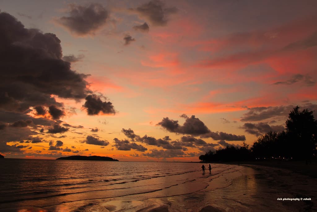 Sabah tanjung aru beach