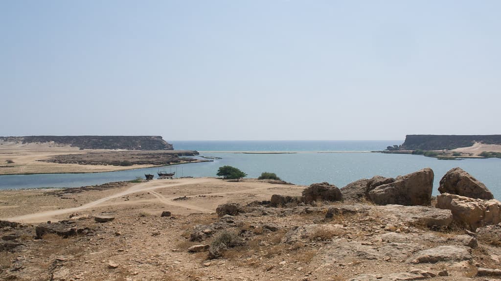 Taqah Cliff Beach — photo by Rita Willaert