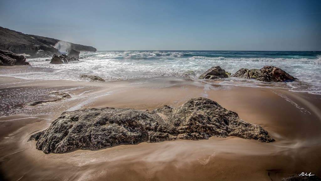 Praia da Rainha — photo by Roberto aka Nomadfoto