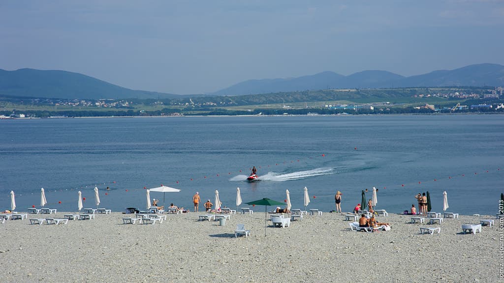 Blue Wave Beach — photo by somiz