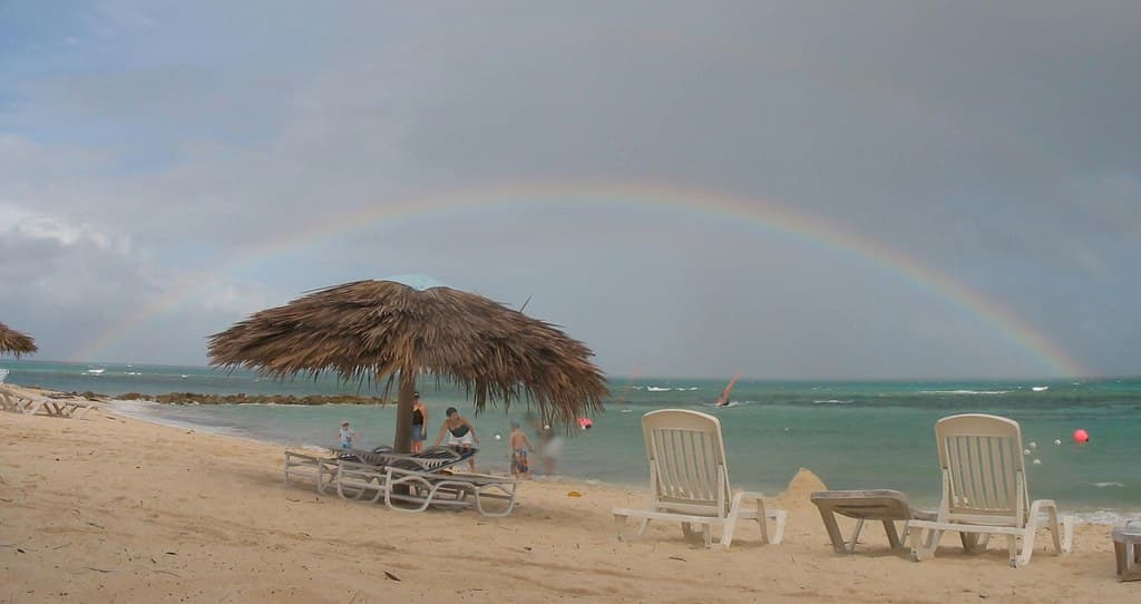 Playa Caletones de Guardalavaca — photo by mutantlog