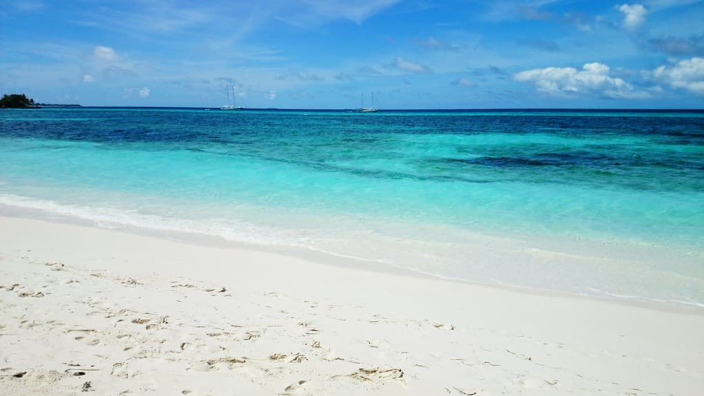 Innahura Beach — photo by AnakinLee