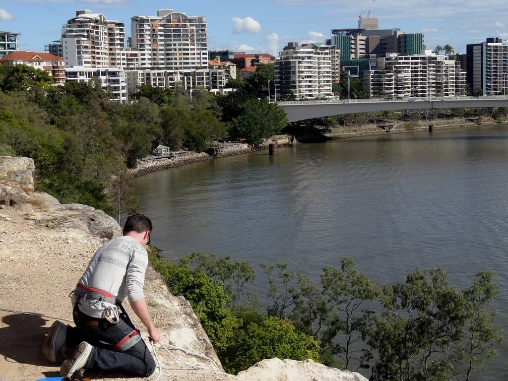 Kangaroo Point apartments and the Brisbane River Queensland. A great place for rock climbing and absailing?