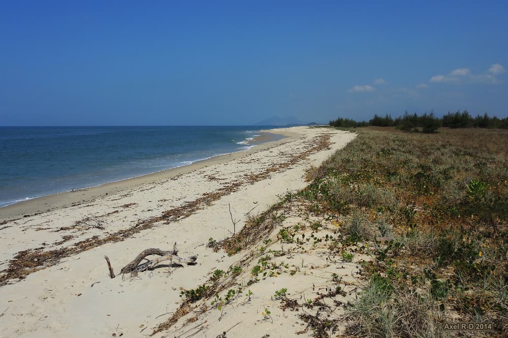 Myaing Gyi Beach — photo by -AX-