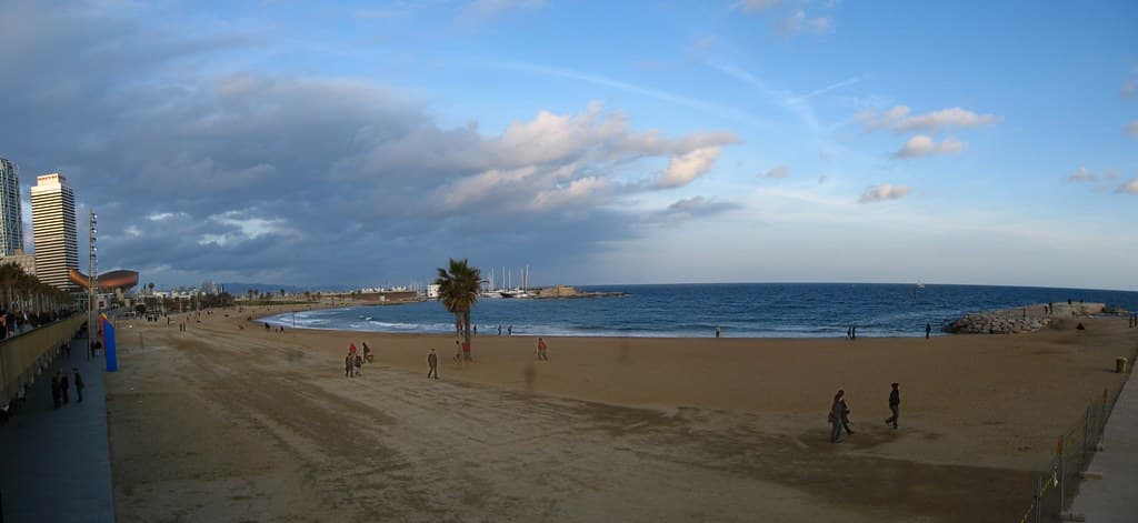 Barceloneta Beach — photo by Kwong Yee Cheng