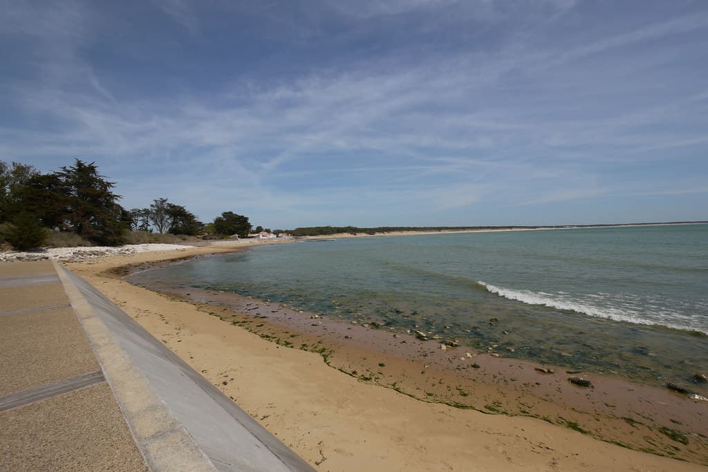 Plage du Rocher — photo by www.ouest-communication.com - Création de sites i