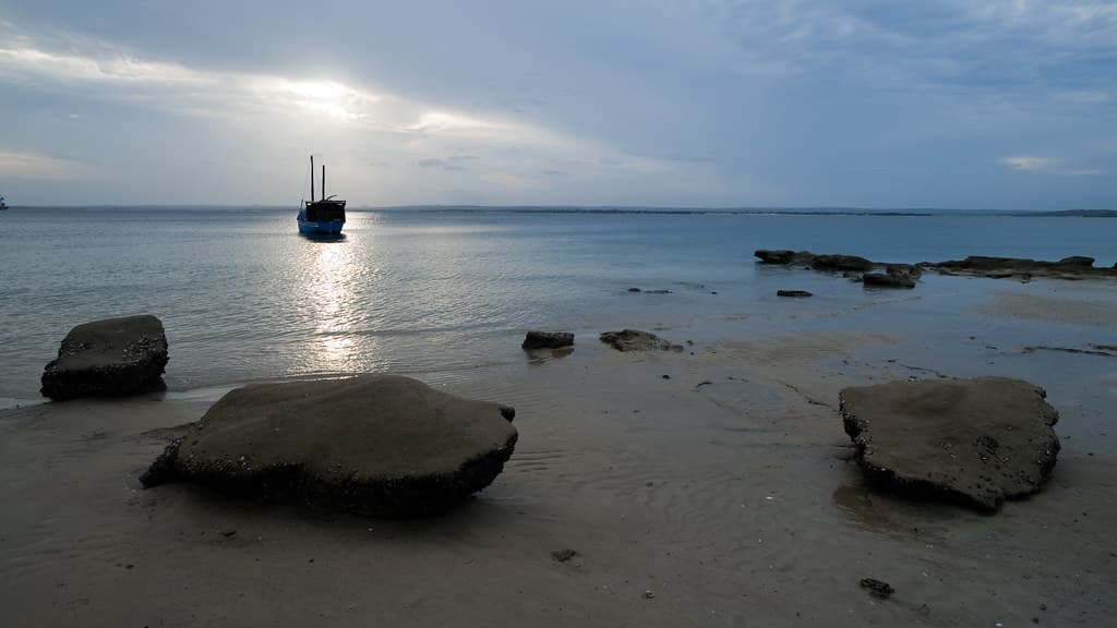 Fernão Veloso Bay Beach — photo by Stig Nygaard