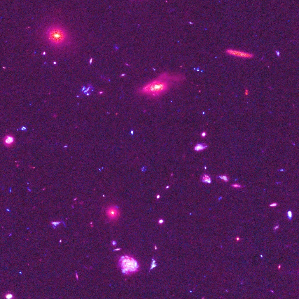 #90 astrodeep200407aab10ada.png 3.68 MB 1244X1243  HUDF center top left