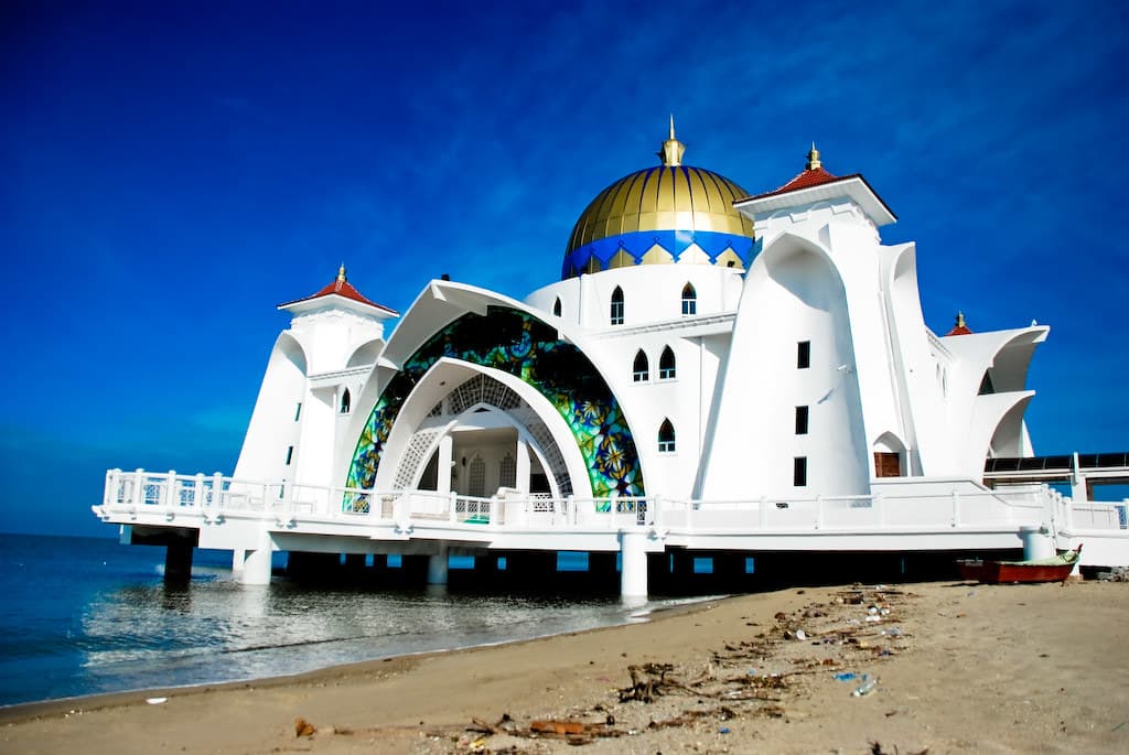 The Straits Mosque @ Masjid Selat Melaka