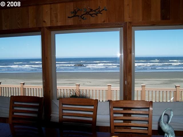 Hunter Creek Beach — photo by Gold Beach Real Estate