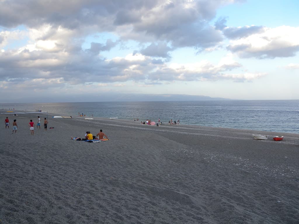 Alì Terme Beach — photo by girolame