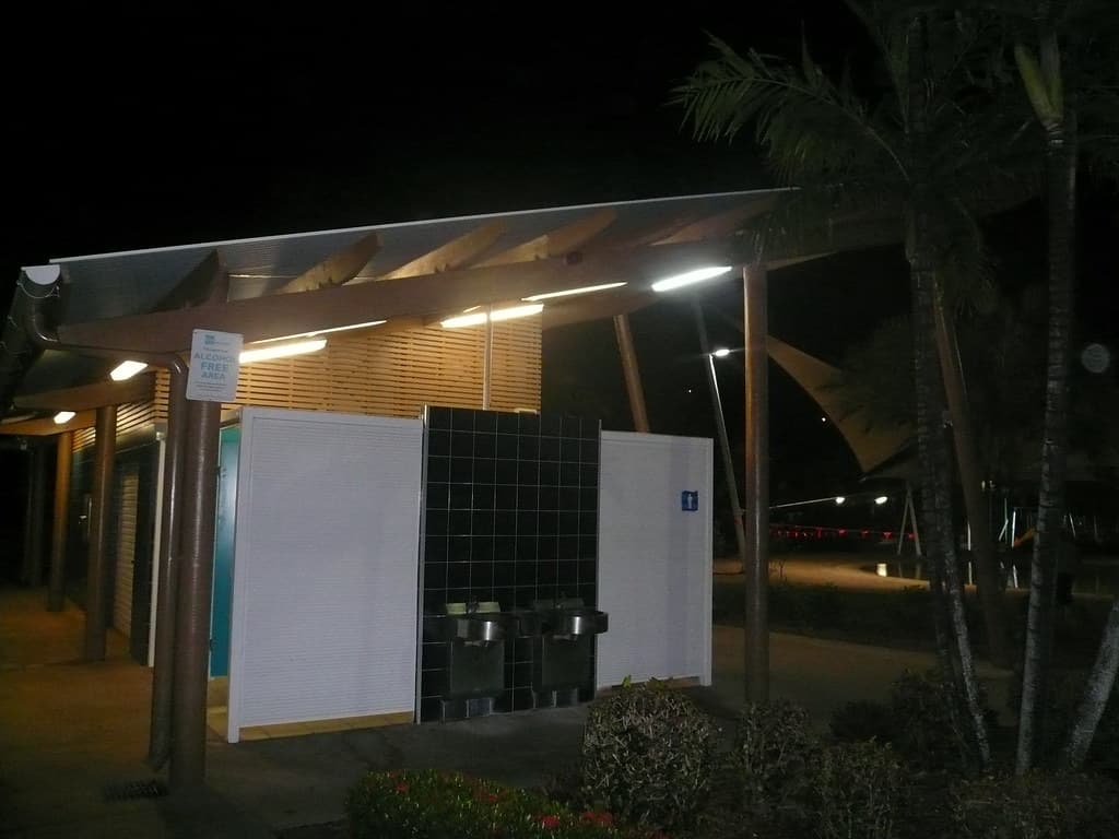 Airlie Beach - Toilet at the lagoon