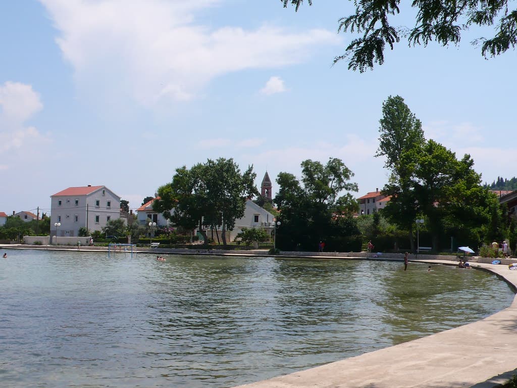 Knež Beach — photo by lloydi