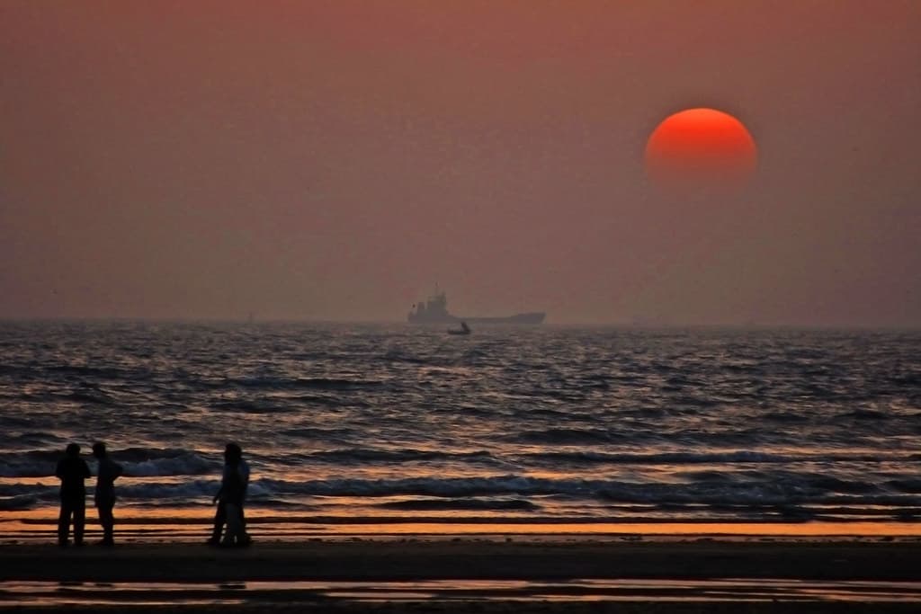 Gizri Coastal Stretch — photo by NotMicroButSoft (Fallen in Love with Ghizar, GB)